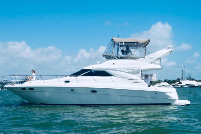 Private Yacht SeaRay 46ft Cancun 25P17 - The crew earns high marks for atmosphere and safety