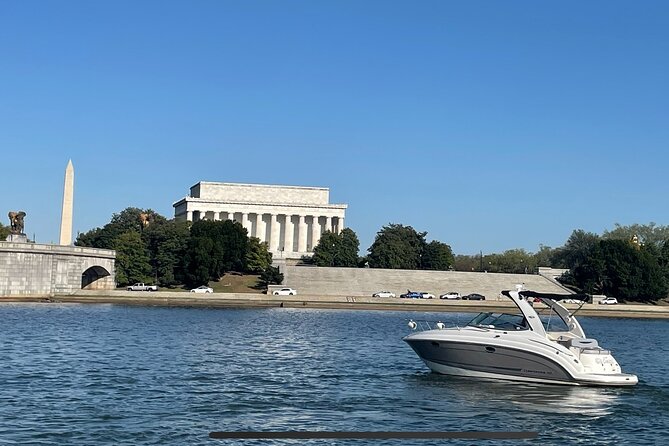 Private Yacht Tour along Washington DC Waterfront - The Washington Monument from the river
