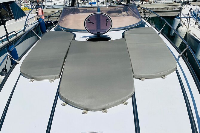 Private Yacht Tour with Drinks and Snorkeling in Gran Canaria - The return past Tauro Beach