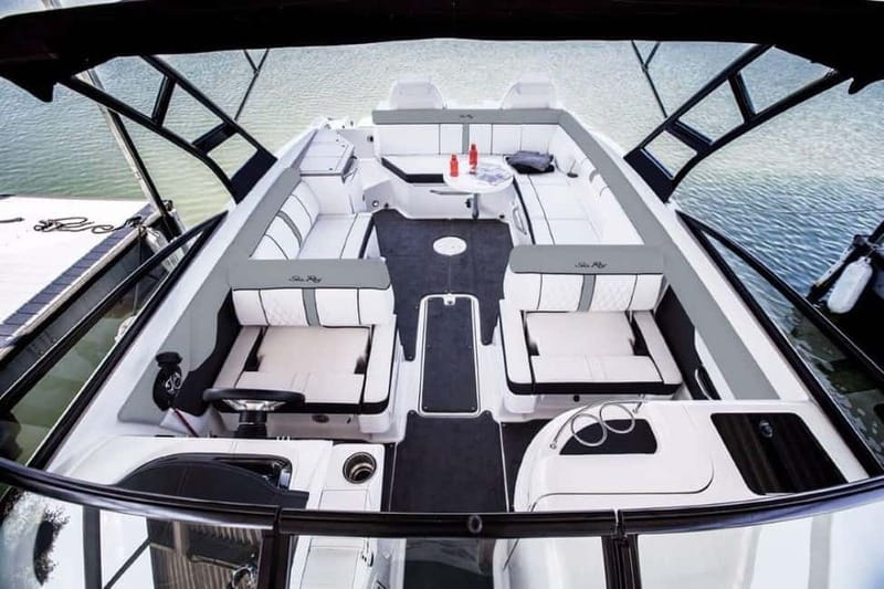 Private yacht trip along the Costa Blanca - What The Sea Ray 290 Offers On Board