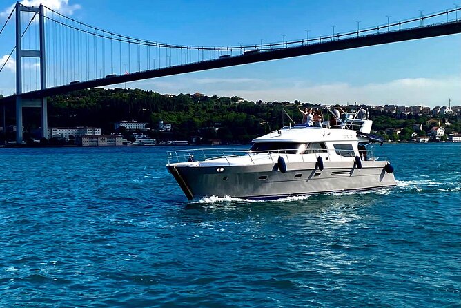 Private Yacht Voyage : Music, Wine & Snacks for Groups - Personal service, photos, and special occasions