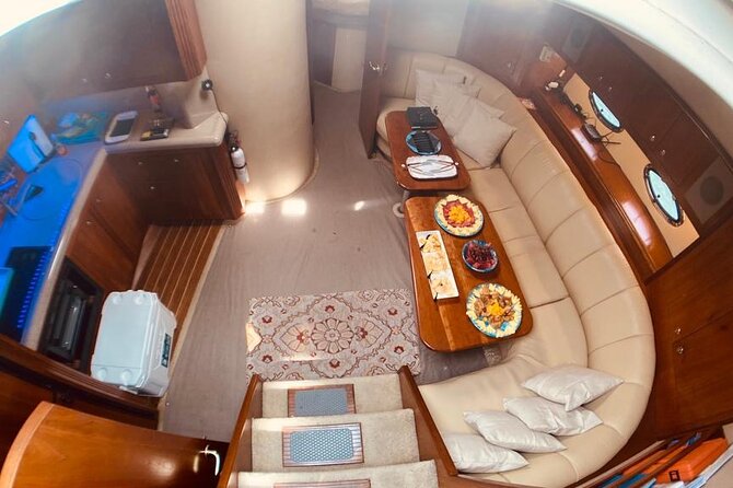 Private Yacht with snorkelling from Montego Bay - Cruising the Montego Bay coast and visiting Margaritaville