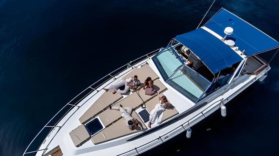 PUERTO BANUS: YACHT RENTAL FOR GROUP 2H - Key things to know before booking