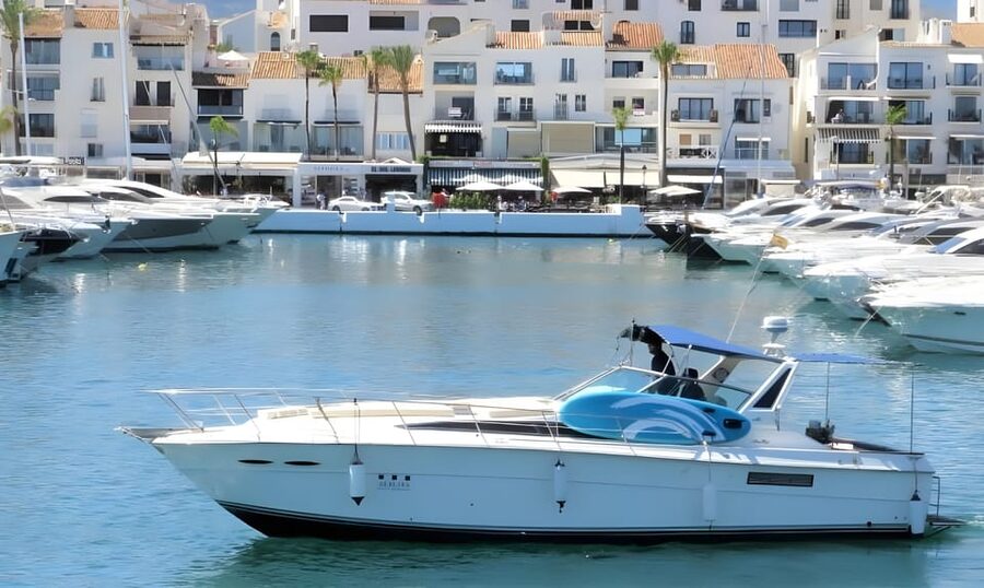 PUERTO BANUS: YACHT RENTAL FOR GROUP 2H - Swimming, snorkeling, and paddleboarding