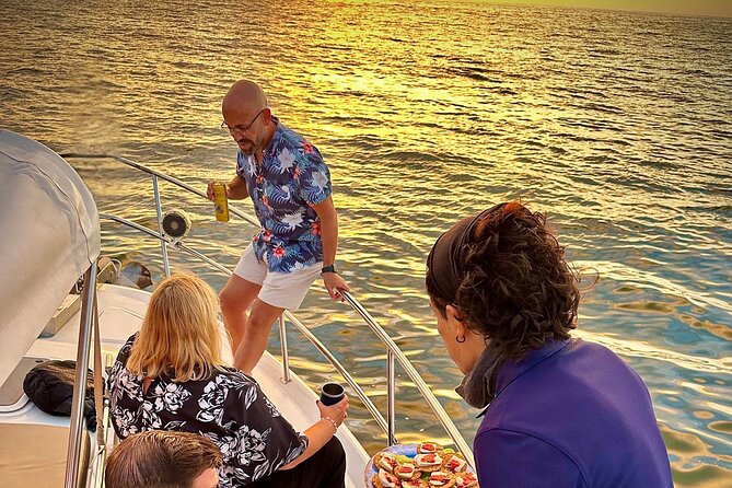 Puerto Vallarta: Luxury Yacht Sunset Cruise with Premium Open Bar - The sunset is the schedule