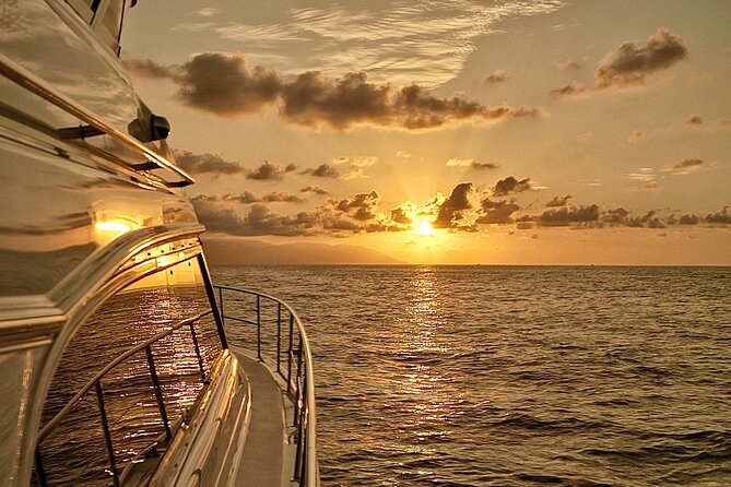 Puerto Vallarta: Luxury Yacht Sunset Cruise with Premium Open Bar - Drinks, wine, and small bites