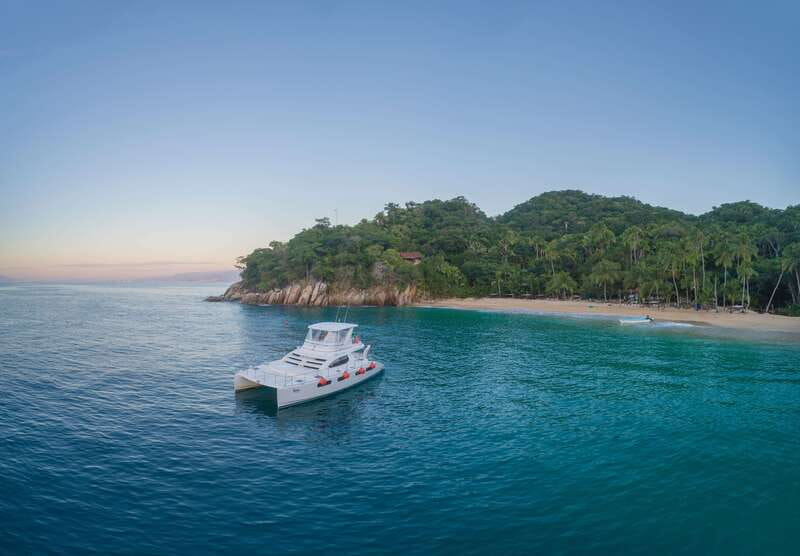 Puerto Vallarta: Luxury Yacht Tour with Lunch and Open Bar - The long scenic run south