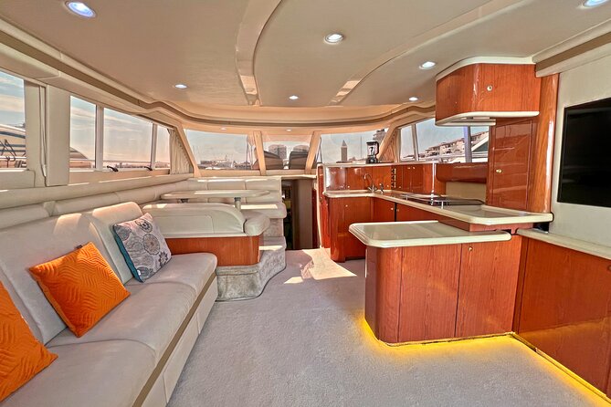 Puerto Vallarta: Private Luxury Yacht Charter with Crew - Food and drinks: confirm what your charter includes