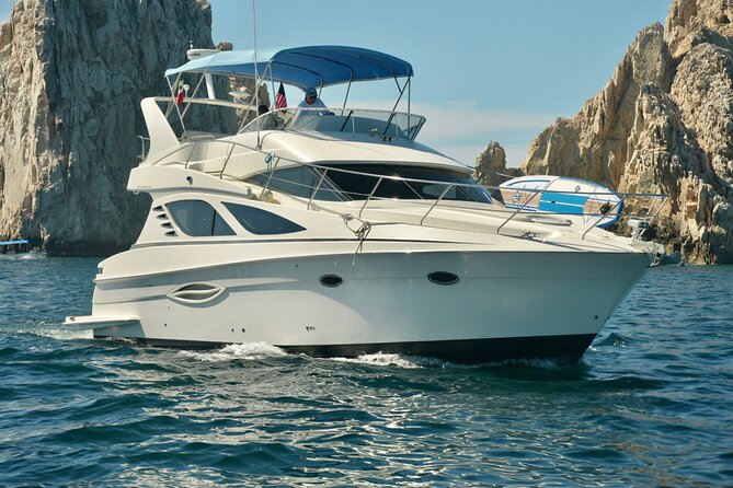 Pura Vida Yacht 42 FT with all inclusive service in Cabo - Cabo’s arch is the natural first stop