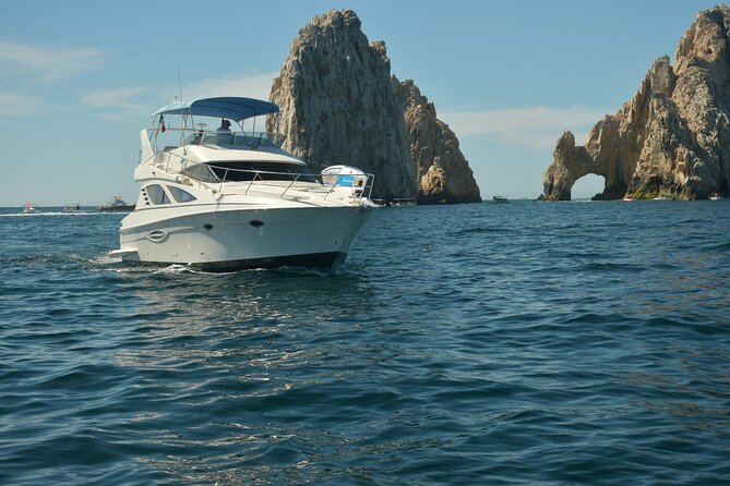 Pura Vida Yacht 42 FT with all inclusive service in Cabo - The Pacific coast is made for photos