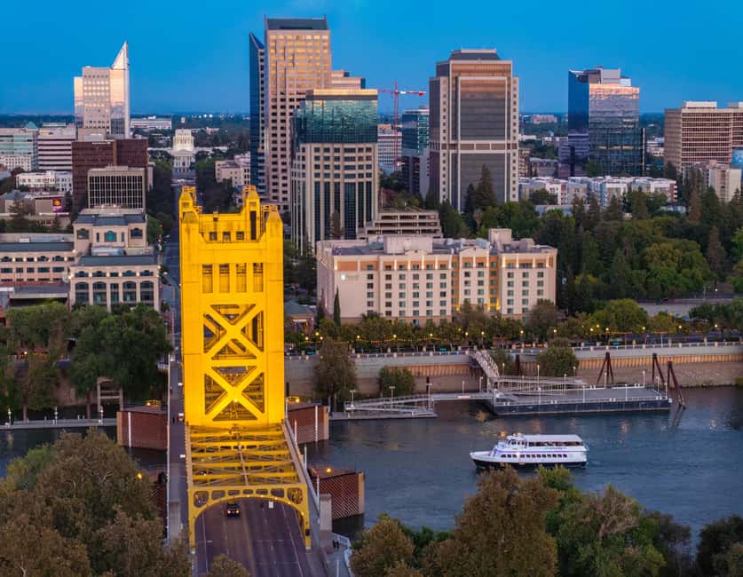 Sacramento: City Cruises Rock The Yacht River Cruise - Indoor or outdoor seating, depending on the weather