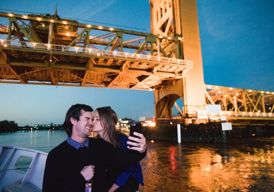 Sacramento: New Year's Eve Rock the Yacht Cruise - Drinks, small bites, and the cash bar