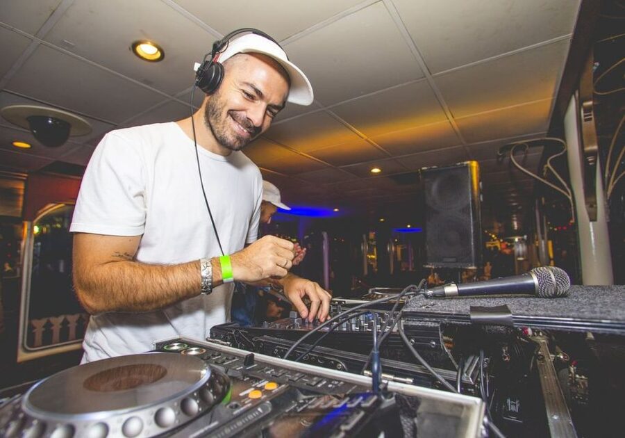 Sacramento: New Year's Eve Rock the Yacht Cruise - The live DJ and the countdown to midnight