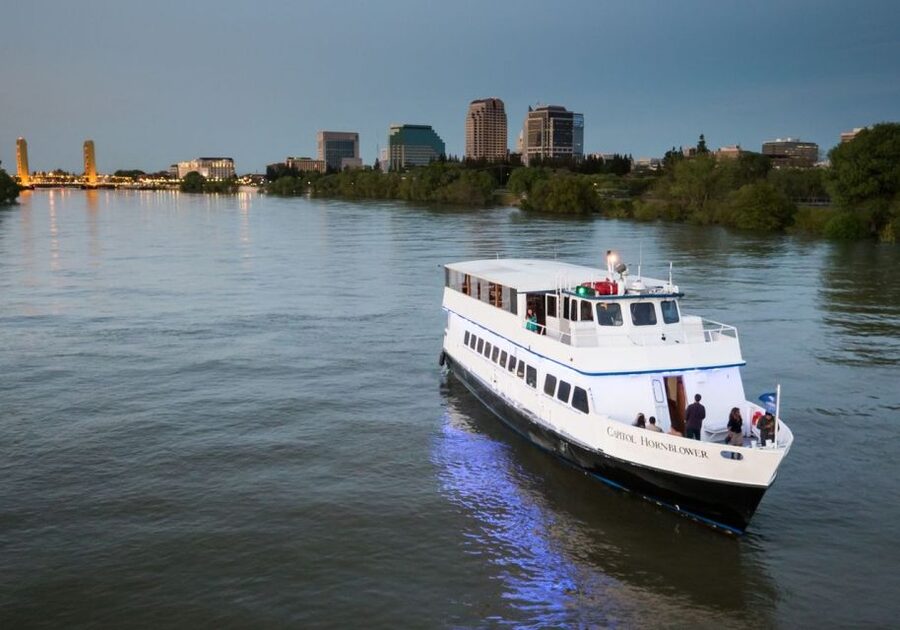 Sacramento: New Year's Eve Rock the Yacht Cruise - What the $122 price really covers