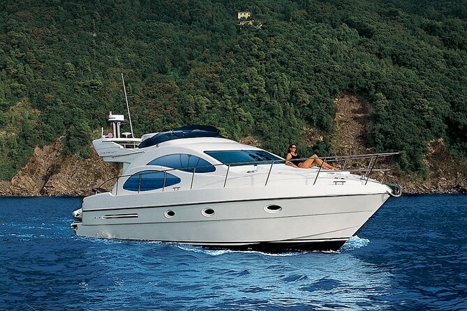 Santorini Caldera: Private Flybridge Yacht Experience - A five-hour cruise built around comfort