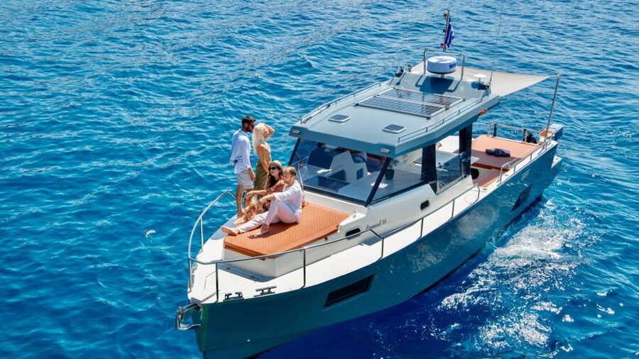 Santorini: Private Diamond 36 Motor Yacht Caldera Cruise - Key points to know