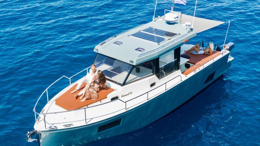 Santorini: Private Diamond 36 Motor Yacht Caldera Cruise - Thirassia and Manolas: the quieter stop