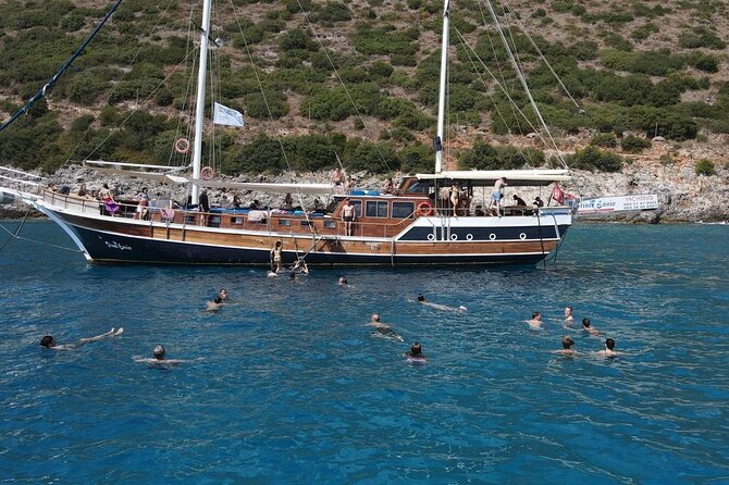 Saranda Prince Ennio-Daily Yacht Tour - Plazhi i Manastirit ends the trip quietly