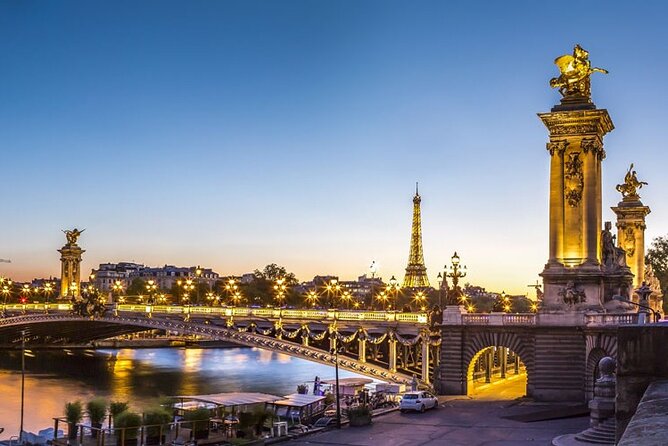 Seine River Dinner Cruise with Live Singer by VIP Yacht de Paris - Service, seating, and comfort