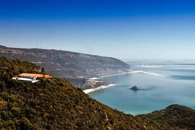 Sesimbra: Private Yacht tour in Arrábida Secret Beaches and Bays - What this private Sesimbra boat trip is really like