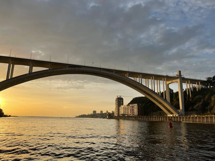 Six bridges yacht cruise on the Douro River in Porto - Why See Porto From a Yacht?