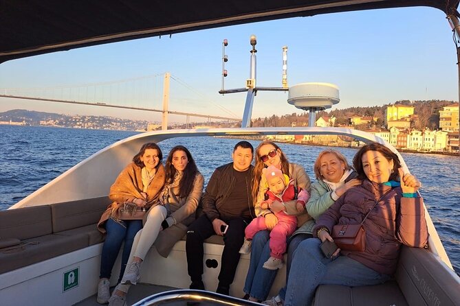 Skip line Old Town tour with Bosphorus Yacht Ride - Hagia Sophia and the Haseki Hürrem Hamam