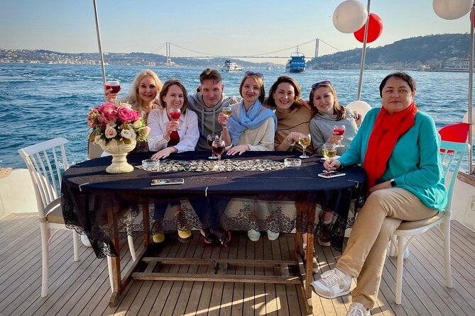 Skip line Old Town tour with Bosphorus Yacht Ride - Two hours along the Bosphorus