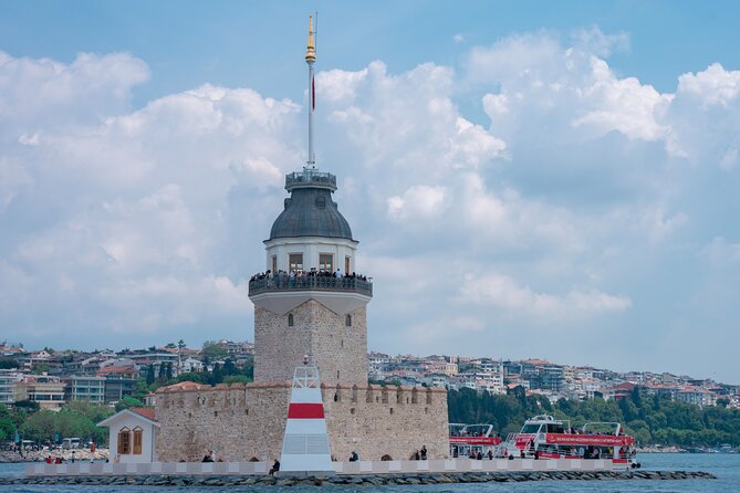 Small-Group 2 Hours Bosphorus Luxury Yacht Cruise in Istanbul - Finding the meeting point at Arap Cami