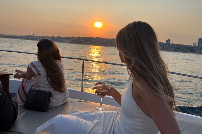 Small Group Yacht Tour With Unlimited Wine, Fruits & Mixed Nuts - Key things to know before booking