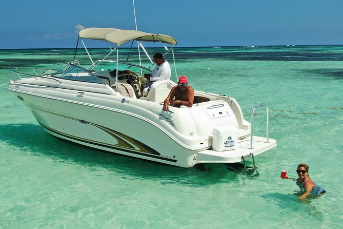 Snorkel & Sandbar on Private Searay Yacht 25ft in Cap Cana Marina ,Punta Cana - Why a small Sea Ray makes a difference