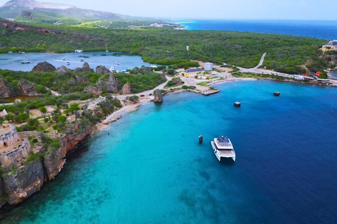 Snorkel Trip on a Catamaran Yacht All Inclusive Experience - Cruising the Curaçao coastline by catamaran