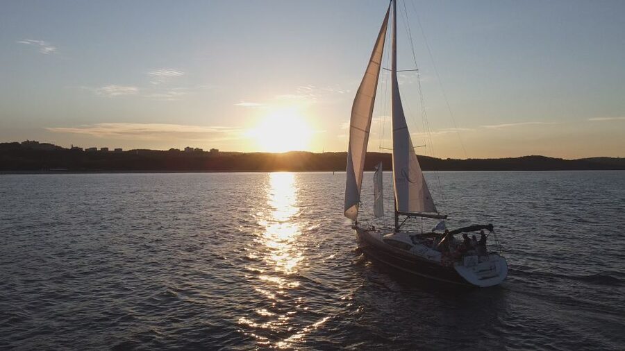 Sopot: Sunset Yacht Cruise with Welcome Drink - Starting at Sopot Pier