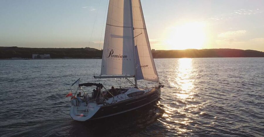 Sopot: Sunset Yacht Cruise with Welcome Drink - A relaxed 105-minute ride toward Gdynia or Gdańsk