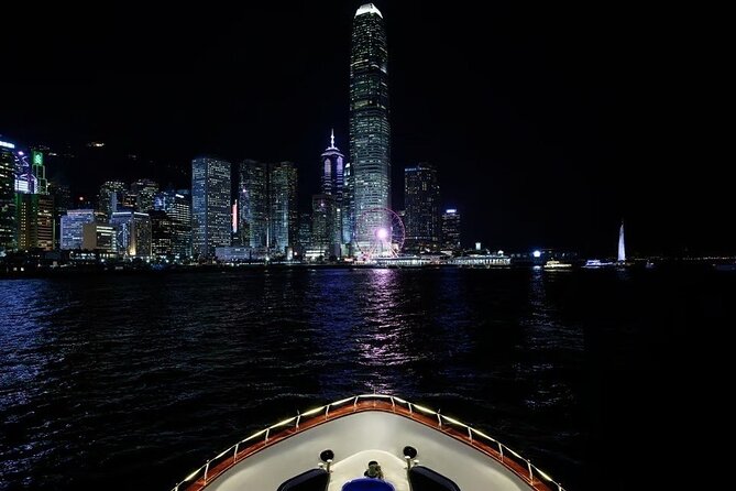 STARLIGHT: Victoria Harbour Night Yacht Tour - Finding the best seat for photographs