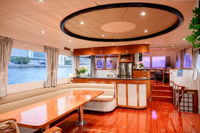 STARLIGHT: Victoria Harbour Night Yacht Tour - Who should book the Starlight yacht tour?