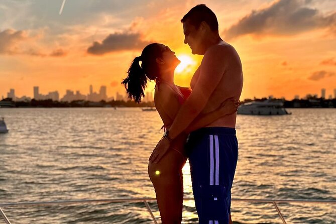 Sunset and Night Cruise of the Miami Bay Skyline on a Yacht - The first hour: chasing the pink sky