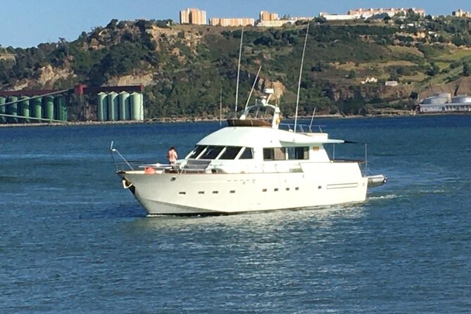 Sunset Cruise Lisbon | VIP Yacht Lisbon Party - Who will enjoy this Lisbon cruise most?