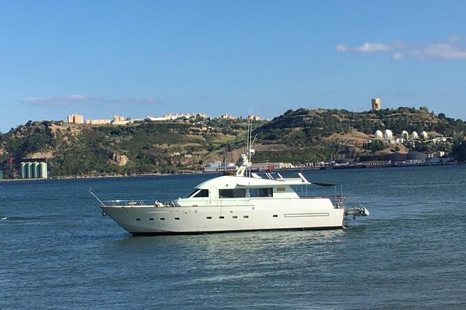 Sunset Cruise Lisbon | VIP Yacht Lisbon Party - The monument linked to Portuguese discoveries