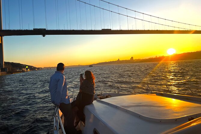 Sunset or Daytime Istanbul Guided Luxury Yacht Cruise with Snacks - Maiden’s Tower and Galata Tower
