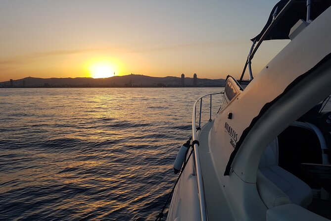 Sunset yacht ride in Barcelona + snacks and drinks - Key points at a glance