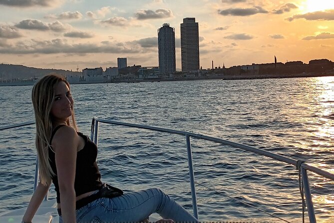 Sunset yacht ride in Barcelona + snacks and drinks - How this compares with a standard boat cruise