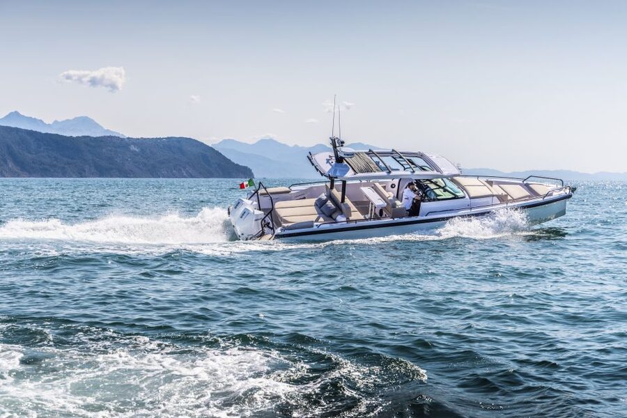 The Fastest All Inclusive Private Motor Yacht in Santorini - Key points at a glance