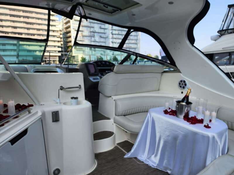 Toronto: Private Luxury Yacht Sightseeing Cruise & Prosecco - Key things to know before boarding