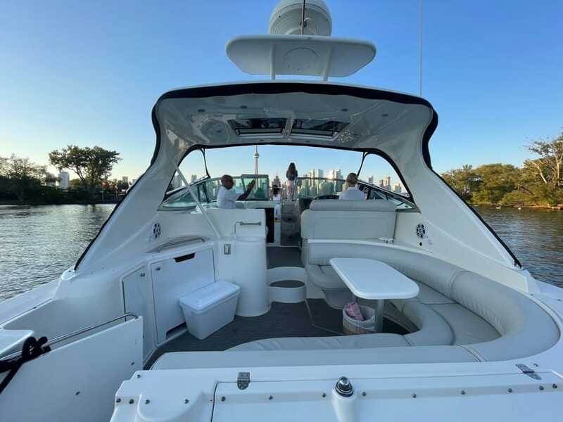 Toronto: Private Luxury Yacht Sightseeing Cruise & Prosecco - Toronto Islands and Gibraltar Point Lighthouse