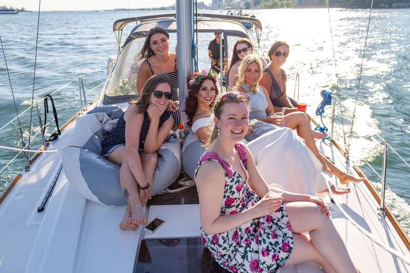 Toronto: Sailing Yacht Cruise of Toronto Harbor and Islands - Day sail or sunset cruise?