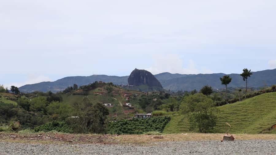 Tour Guatapé: luxury yacht to the stone of Peñol. - From your hotel to Guatapé by private car