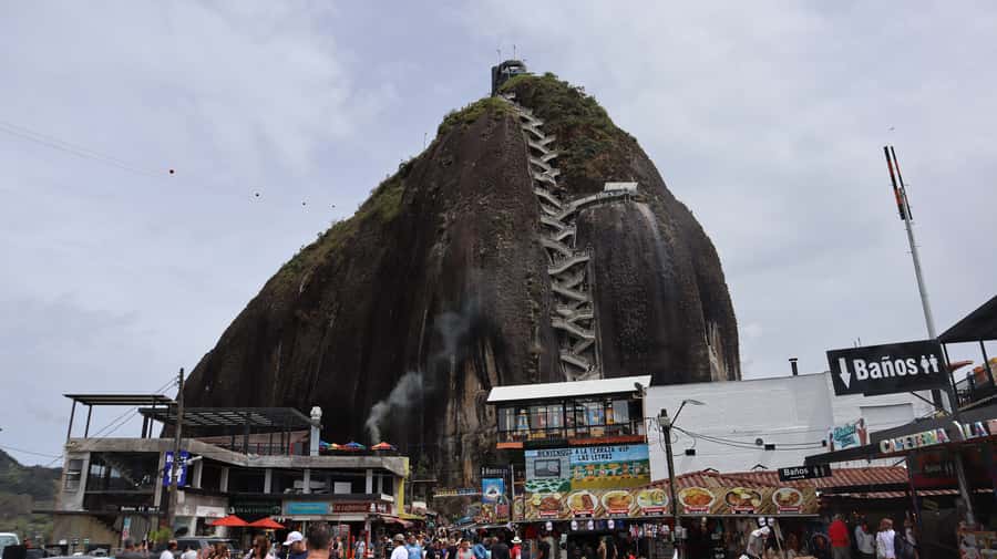 Tour Guatapé: luxury yacht to the stone of Peñol. - Guatapé’s colorful streets set the tone