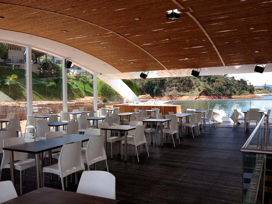 Tour Guatapé: luxury yacht to the stone of Peñol. - Cancellation and booking flexibility