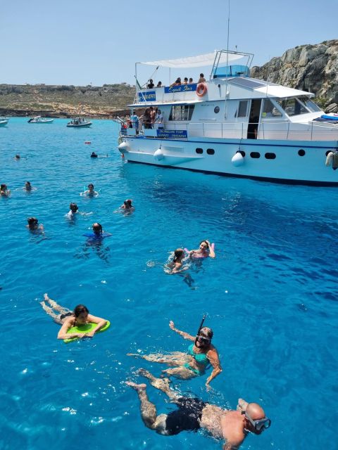 Trapani: Yacht Excursion to Levanzo and Favignana with Lunch - First stop: one hour around Levanzo
