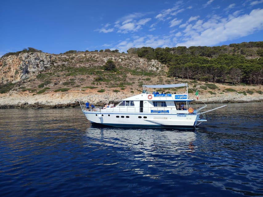 Trapani: Yacht Excursion to Levanzo and Favignana with Lunch - The final 40-minute stop at Grotta degli Innamorati or Scalo Cavallo